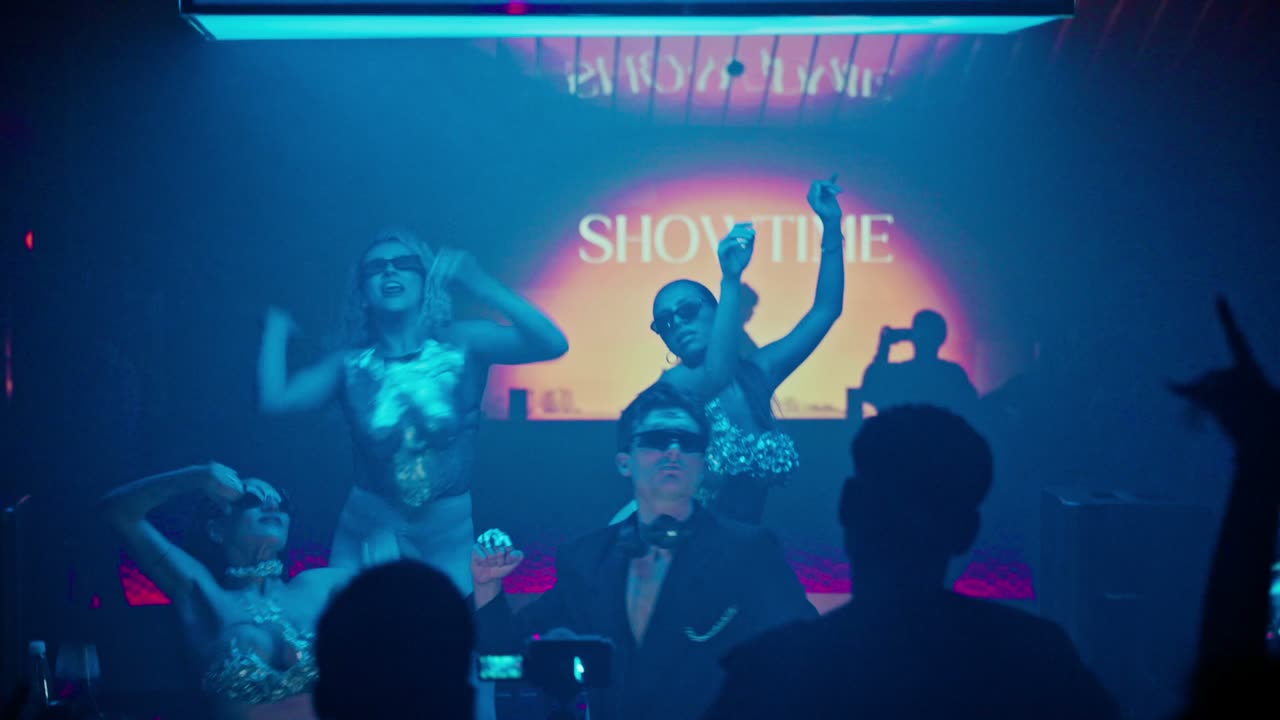 SHOWTIME